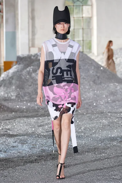 Look 17